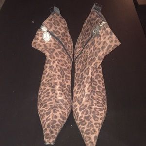 Donald J Pliner Leopard print booties Size 9